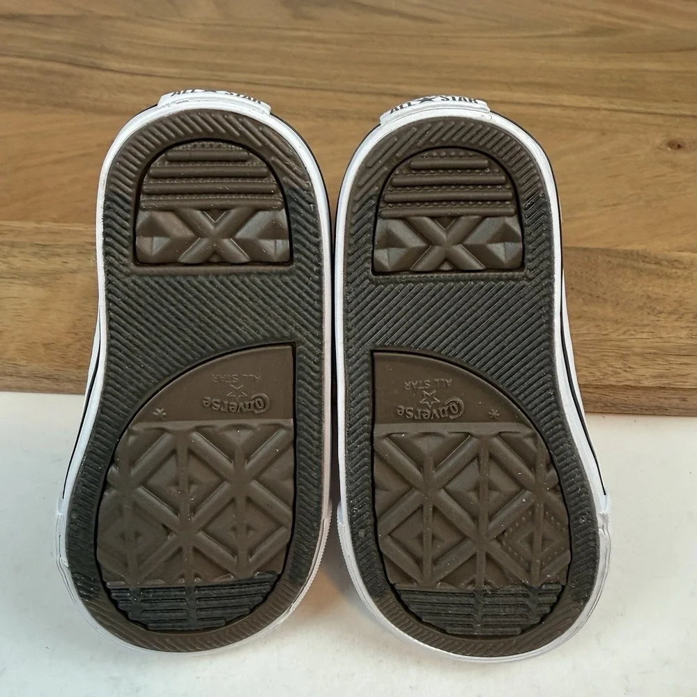 New Little Kids Converse Chuck Taylor All Star 1V High Top Bow Sneakers Size 5 C